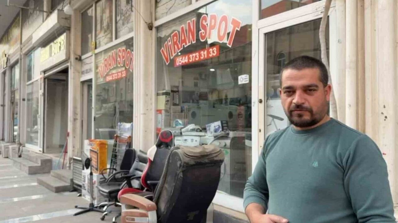 Viranşehir'de işyeri önündeki koşu bandı çalındı; güvenlik kamerası kaydetti