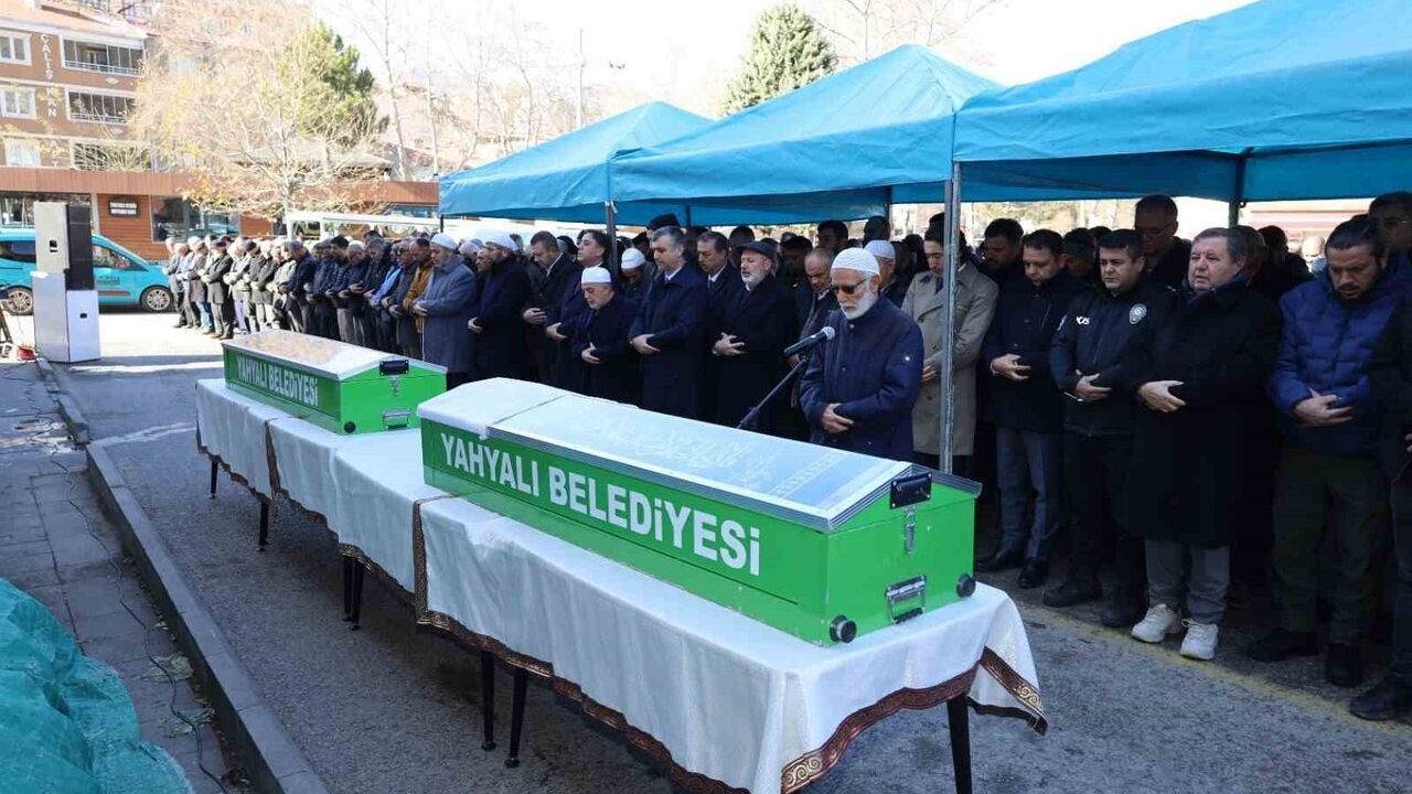 Yahyalı Belediye Başkanı Esat Öztürk'ün Kayınvalidesi Meryem Hatice Köse Toprağa Verildi
