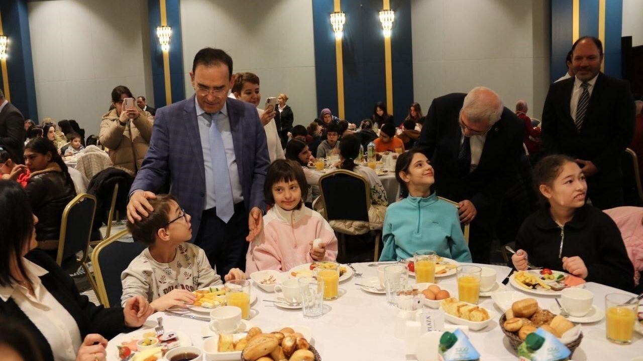 Yalova'da özel eğitim ailesi 3 Aralık Dünya Engelliler Günü'nde kahvaltıda buluştu