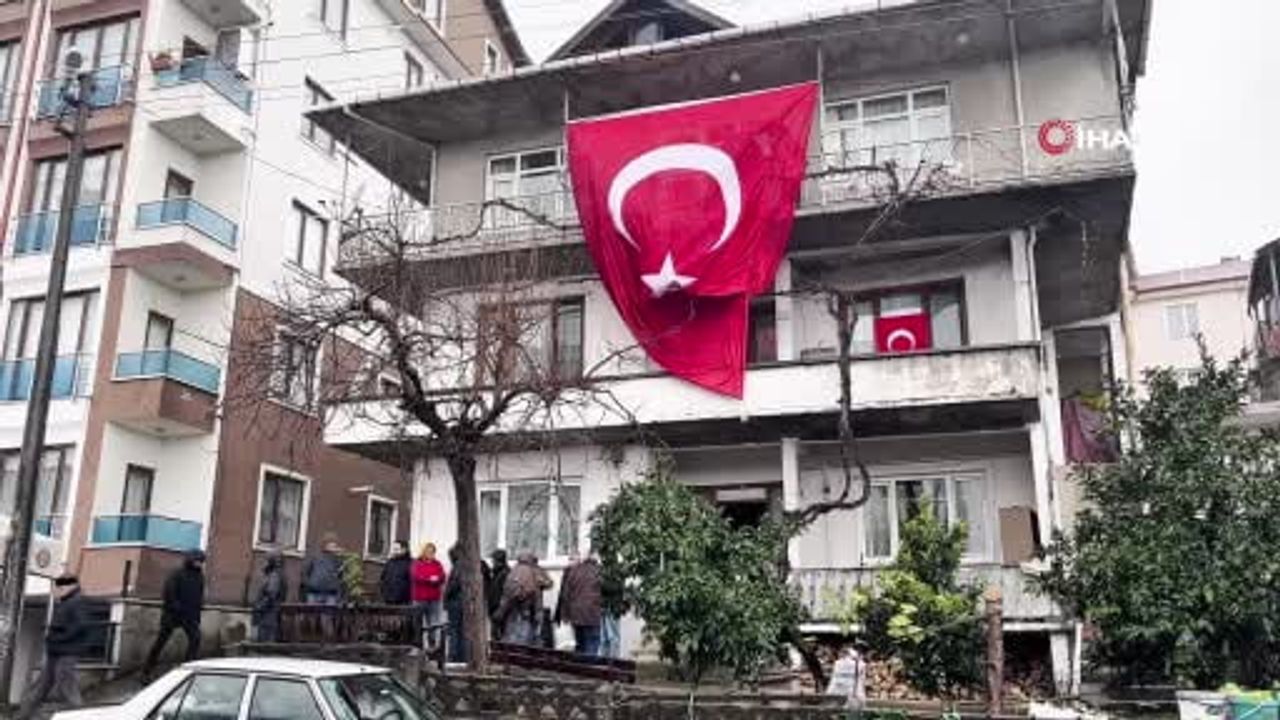 Yalova’daki operasyonda şehit olan polis memuru Turgut Külünk'ün acı haberi Akçakoca'ya ulaştı