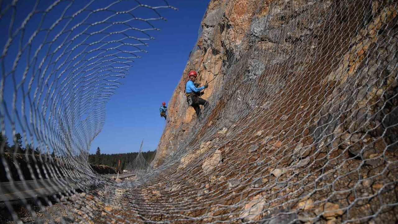Yaralıgöz Dağı Geçidi, Çelik Tel Ağlar ve Geoarme Duvarlarla Güvenli Hale Getiriliyor
