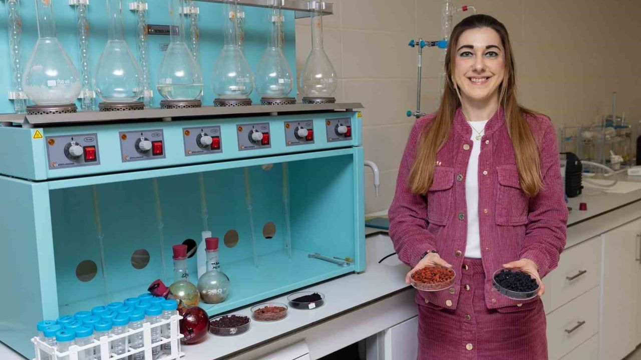 Yaşar Üniversitesi'nden çevre dostu yöntemlerle kırmızı-mor meyvelerden fonksiyonel gıda takviyesi