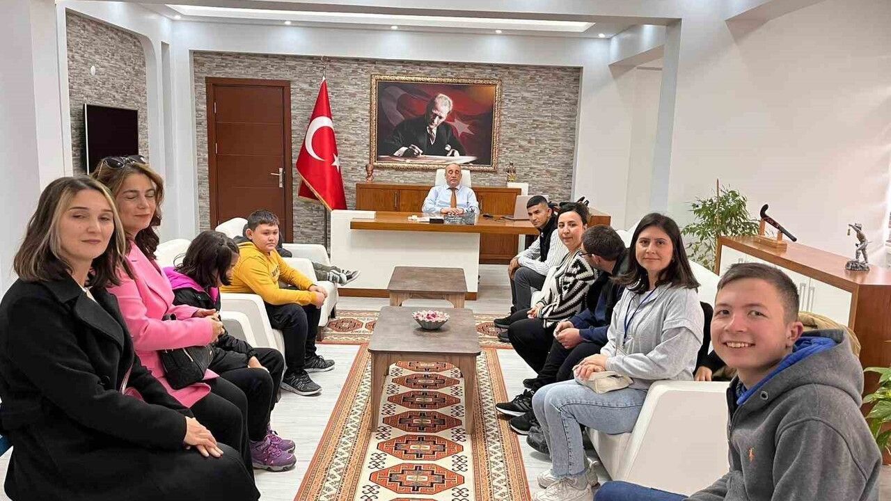 Yatağan Kaymakamı Turgay İlhan, Özel Eğitim ve Rehabilitasyon Merkezi Öğrencilerini Makamında Ağırladı