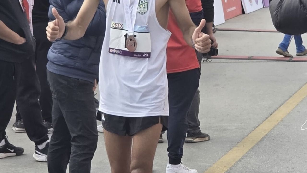 Yavuz Ağralı, Uluslararası Mersin Maratonu'nda 15. Türkler klasmanını 2:22:52 ile kazandı