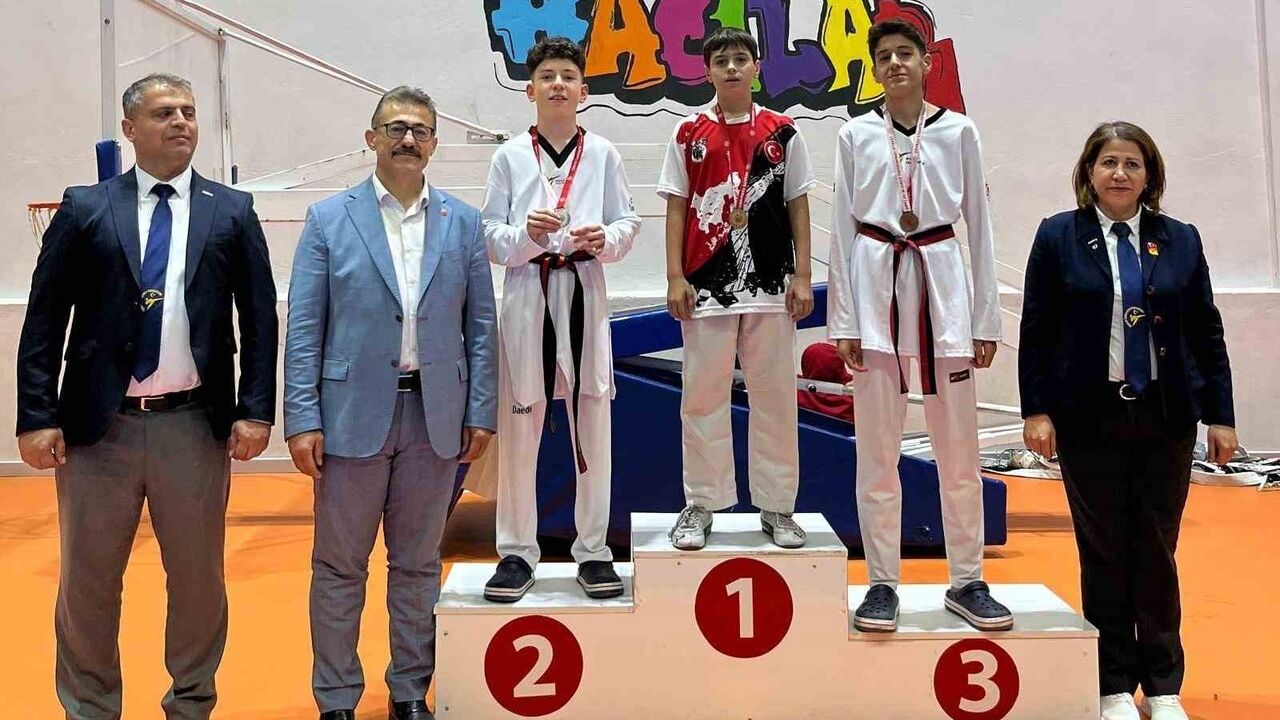 YayTanSay Kulübü, Öğretmenler Günü Taekwondo Şampiyonasında 10 Madalya Kazandı
