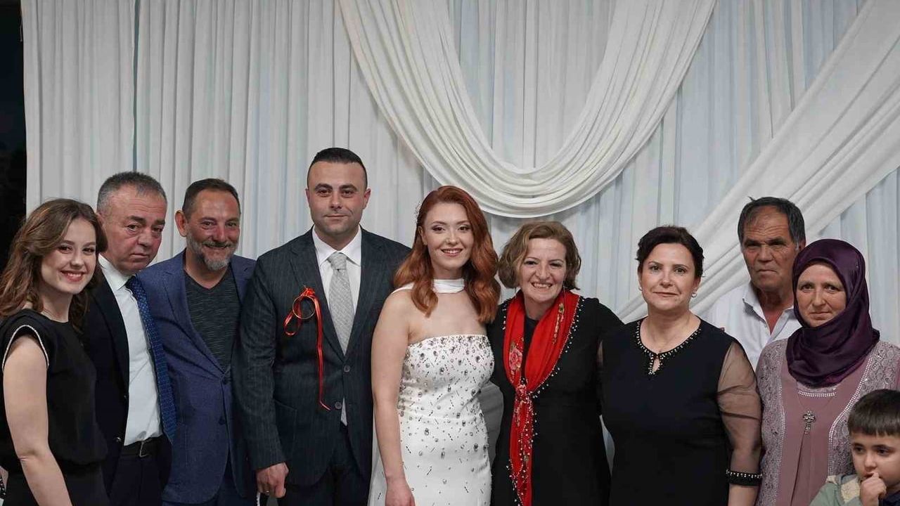 Yazmalı Efe Melike Basmacı, Danışmanı Kazım Acıkara'nın Nişan Töreninde Ev Sahipliği Yaptı