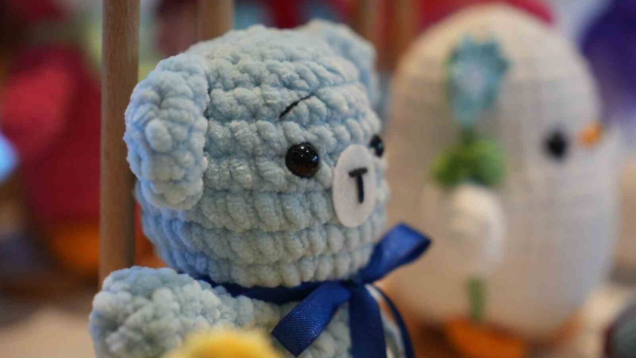 Yeğeninin Alerjisiyle Başlayan İş: Samsunlu Gülten Sezgin'in Antialerjik Örgü Oyuncakları