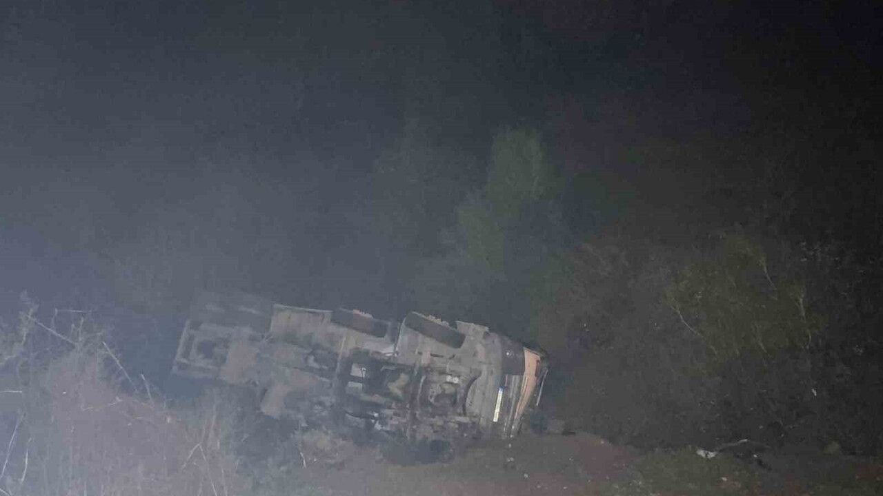 Yenice'de beton mikseri 150 metrelik uçuruma yuvarlandı: 2 yaralı