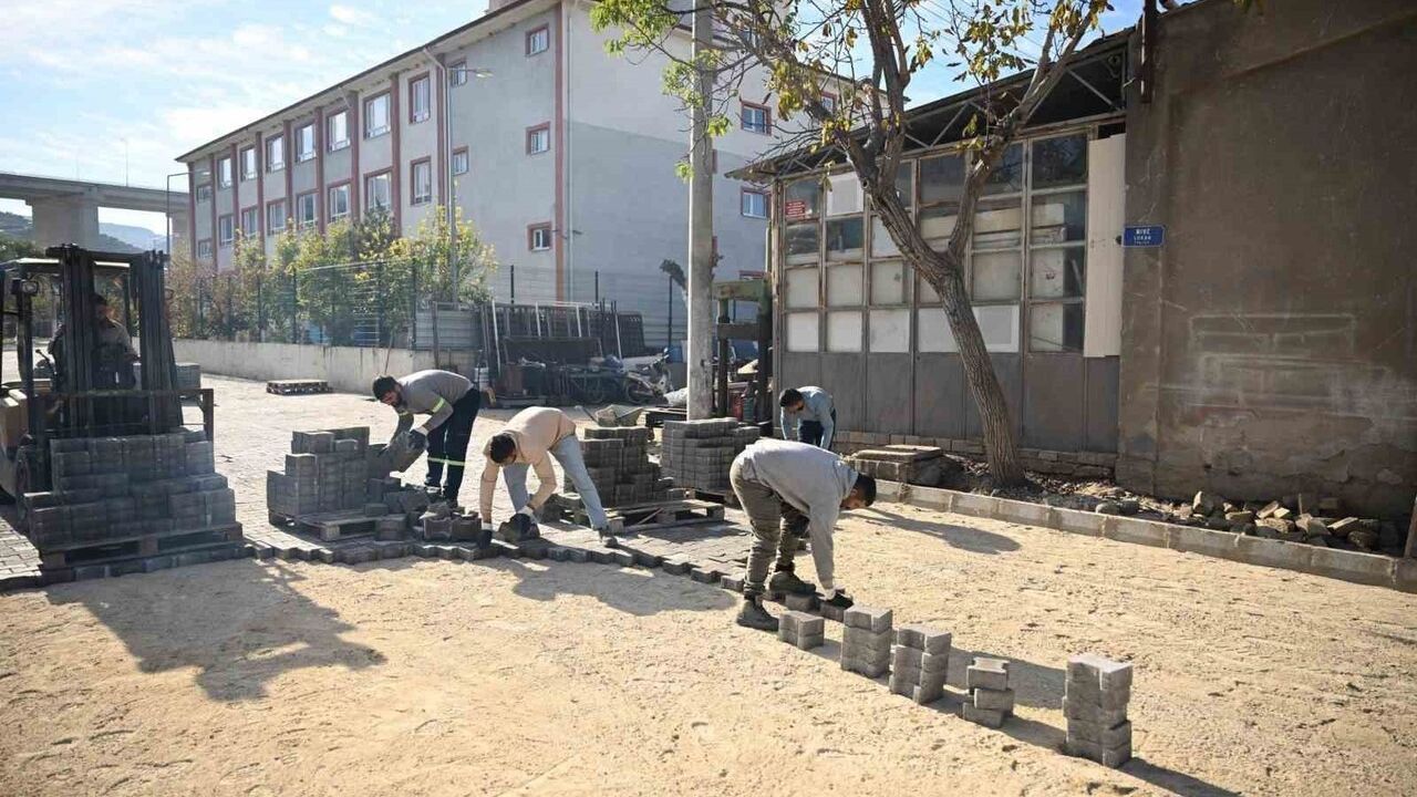 Yenipazar'da Kızılırmak Caddesi'nde Parke Taşı Döşeme Çalışmaları Devam Ediyor