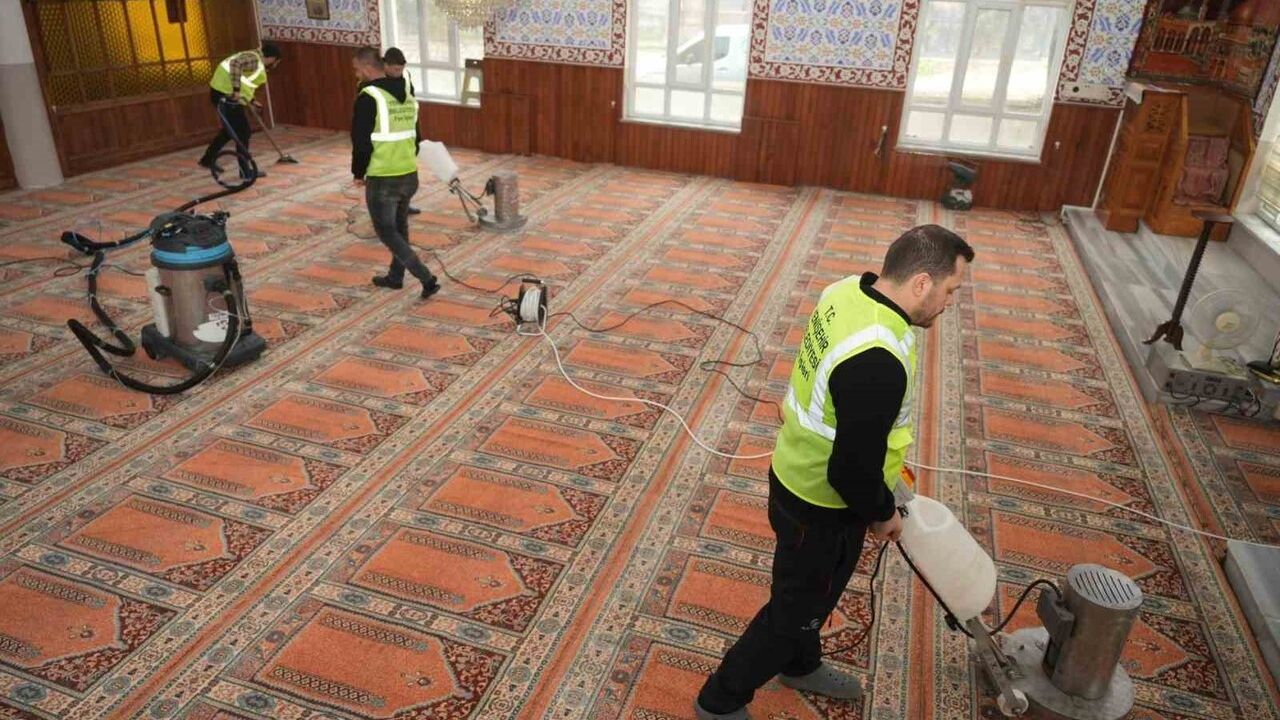 Yenişehir Belediyesi üç aylar öncesi 92 camide kapsamlı temizlik başlattı