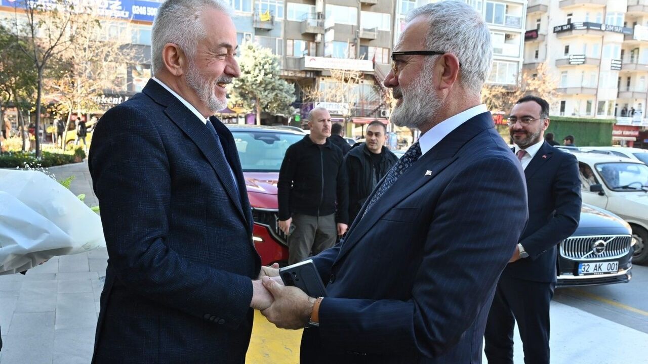 Yenişehirlioğlu Isparta'da: 'AK Parti yaparsa böyle yapar' mottosu yerel hizmetlerde şekil almış