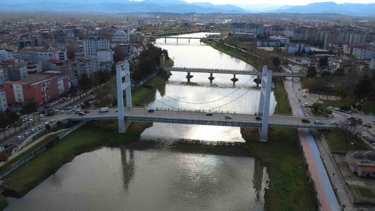 Yeşilırmak eski su seviyesine döndü: Suat Uğurlu Barajı'ndaki bakım tamamlandı