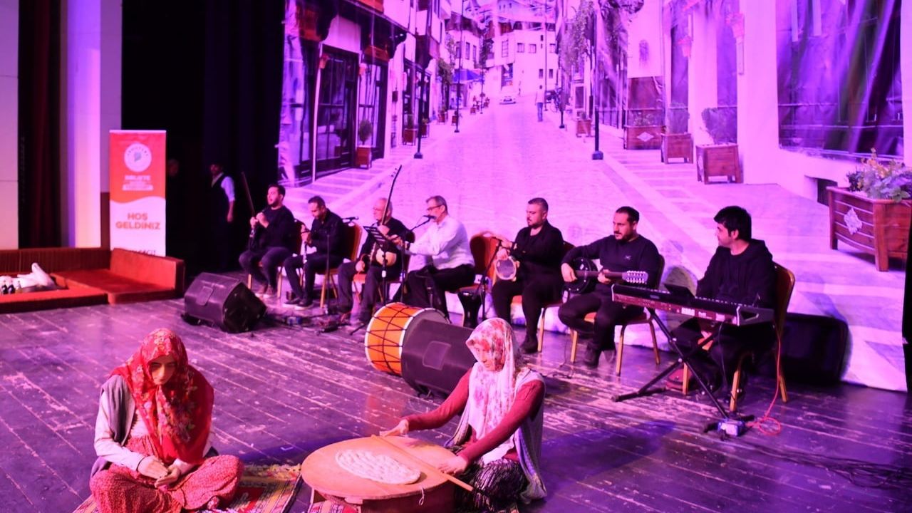 Yeşilyurt Eyvan Geceleri, Malatya'nın kültürel mirasını sahnede yeniden canlandırdı