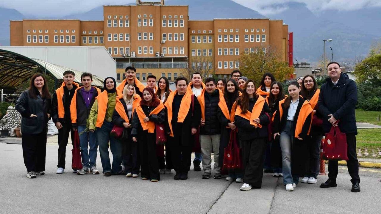 Yeşim Grup, TEV bursiyerlerini Bursa’daki merkez fabrikada ağırladı