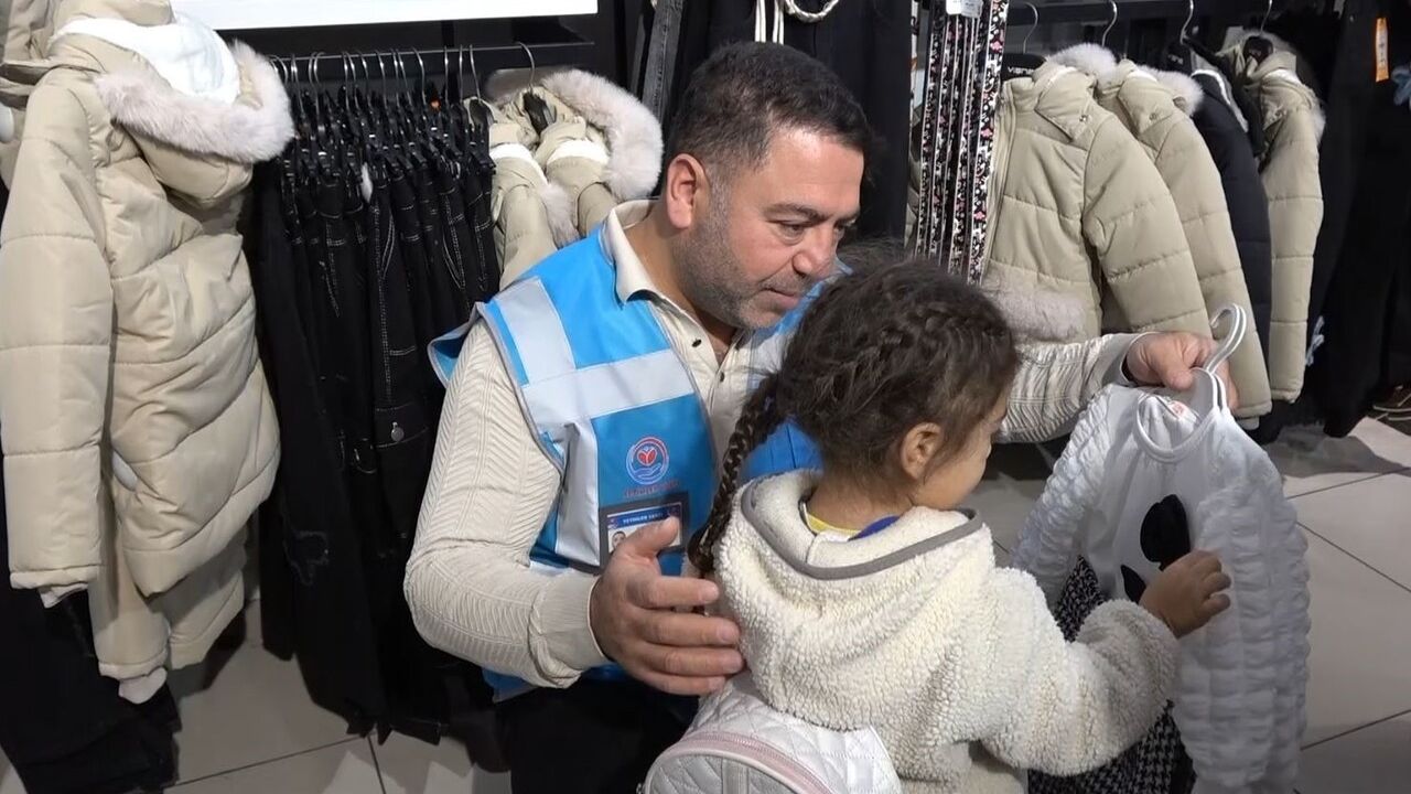 Yetimler Vakfı Gaziantep’te 250 yetim çocuğa kışlık giyim yardımı yaptı