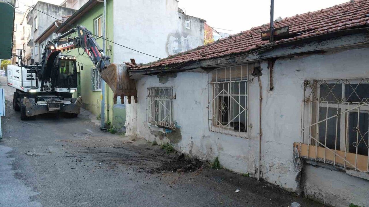 Yıldırım’da metruk yapıların yıkımı sürüyor: 2019'dan bu yana 634 bina imha edildi