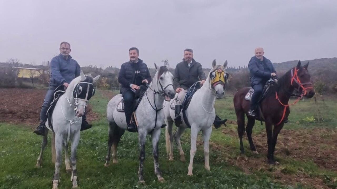 Yıldırım ve Yenişehir Belediye Başkanları Dereköy'de At Gezintisiyle Stres Attı