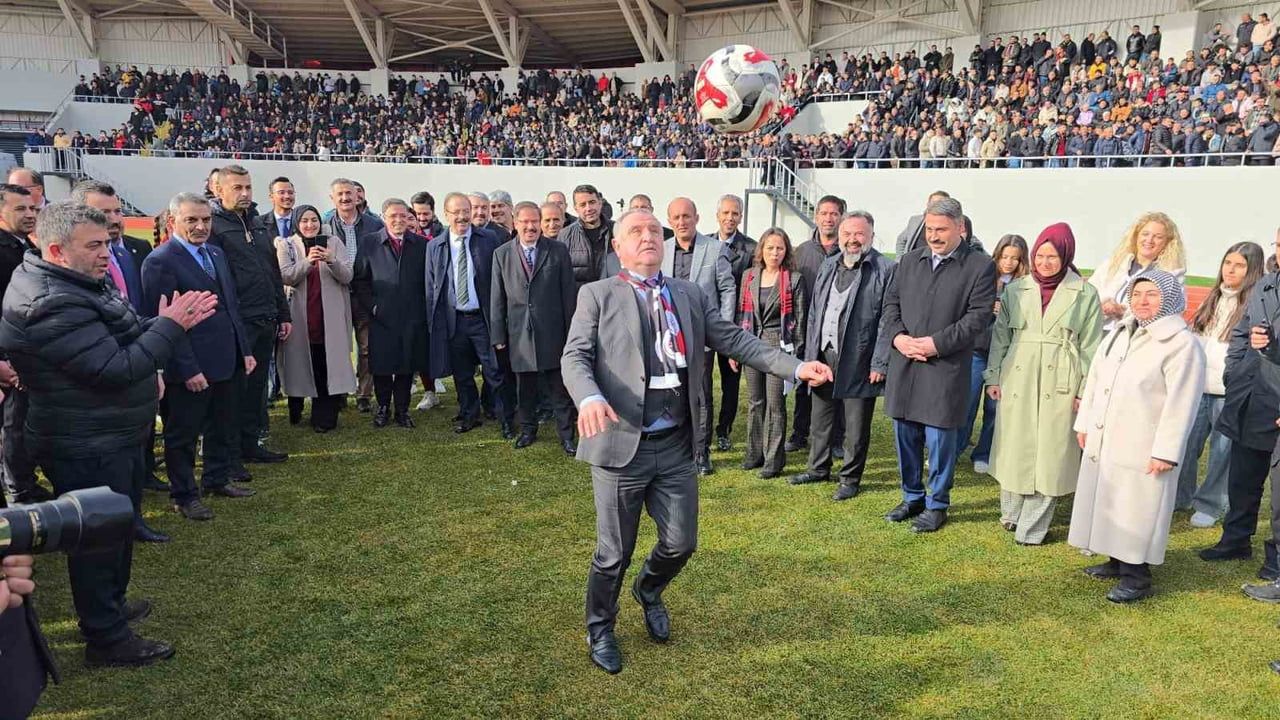 Yozgat Şehir Stadyumu, Bakan Osman Aşkın Bak'ın Katılımıyla Açıldı
