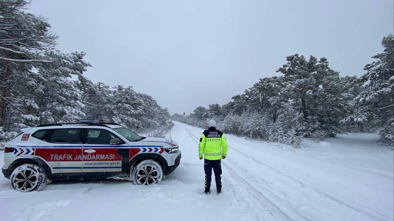 Yozgat'ta kar yağışı: Akdağmadeni, Saraykent, Sorgun, Boğazlıyan ve Çayıralan'da ekipler sahada