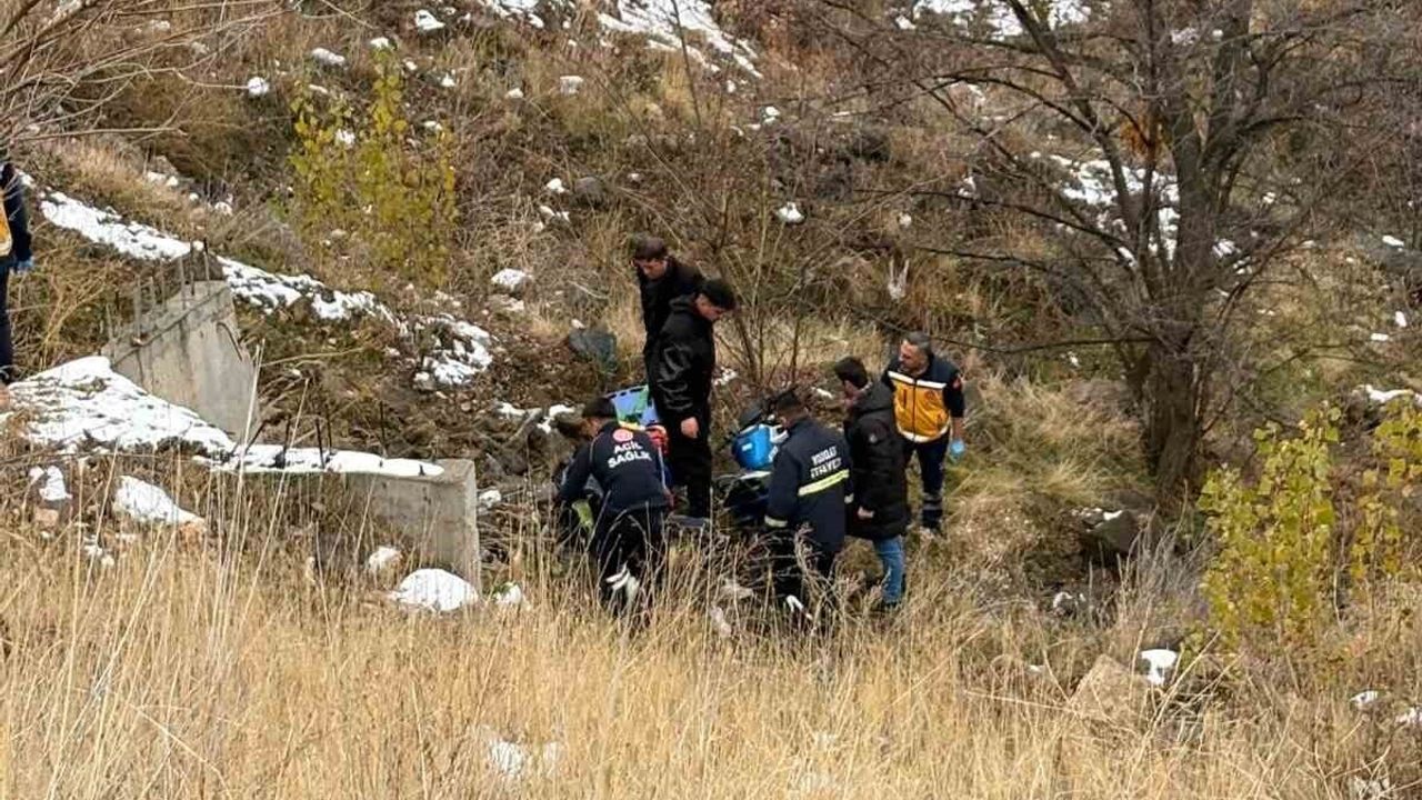 Yozgat'ta motosikletli sürücü şarampole yuvarlandı, yaralı kurtarıldı