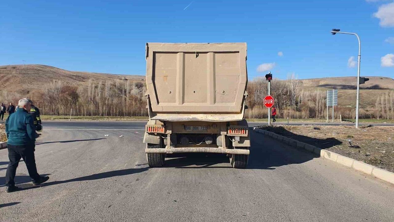 Yozgat’ta Şefaatli Kavşağı'nda Trafik Kazası: 5 Kişi Yaralandı