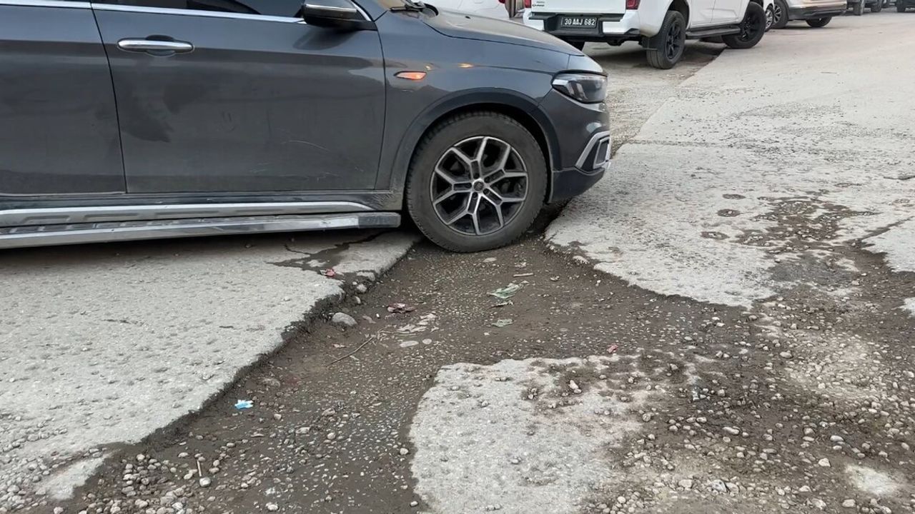 Yüksekova'da doğal gaz çalışmaları yolları bozdu: Esnaf ve sürücüler tepkili