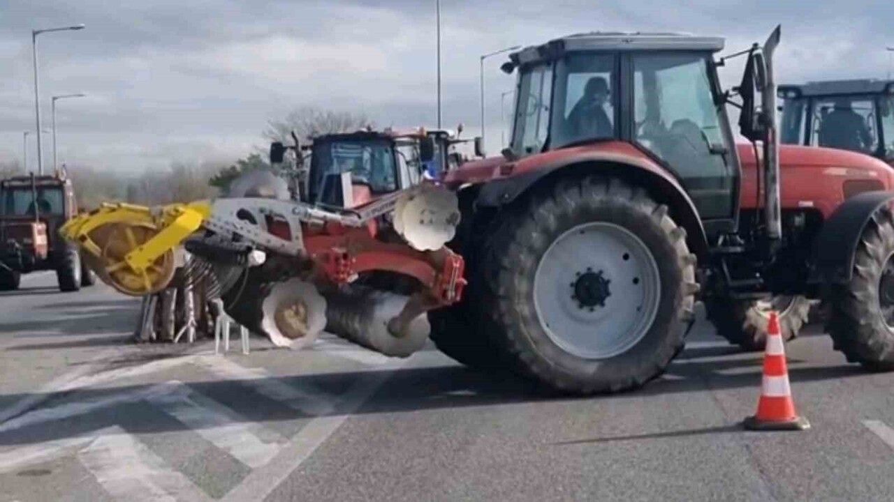 Yunan çiftçiler Kipi (Bahçeköy) Gümrük Kapısı'nda traktör eylemini sürdürüyor