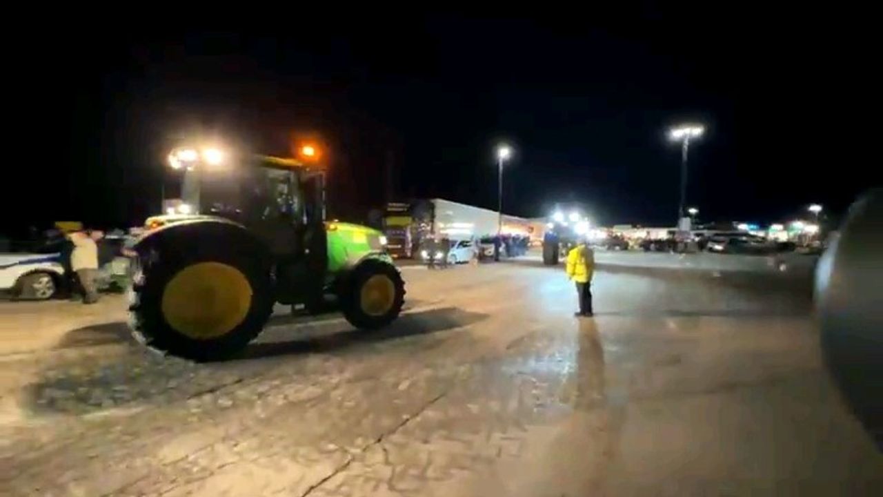 Yunan çiftçilerin Kipi eylemi İpsala sınır kapısında geçişleri durdurdu