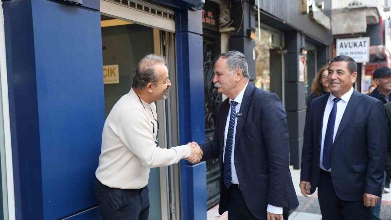 Yunusemre'de saha odaklı hizmet: Başkan Semih Balaban Ayni Ali Mahallesi'ni ziyaret etti