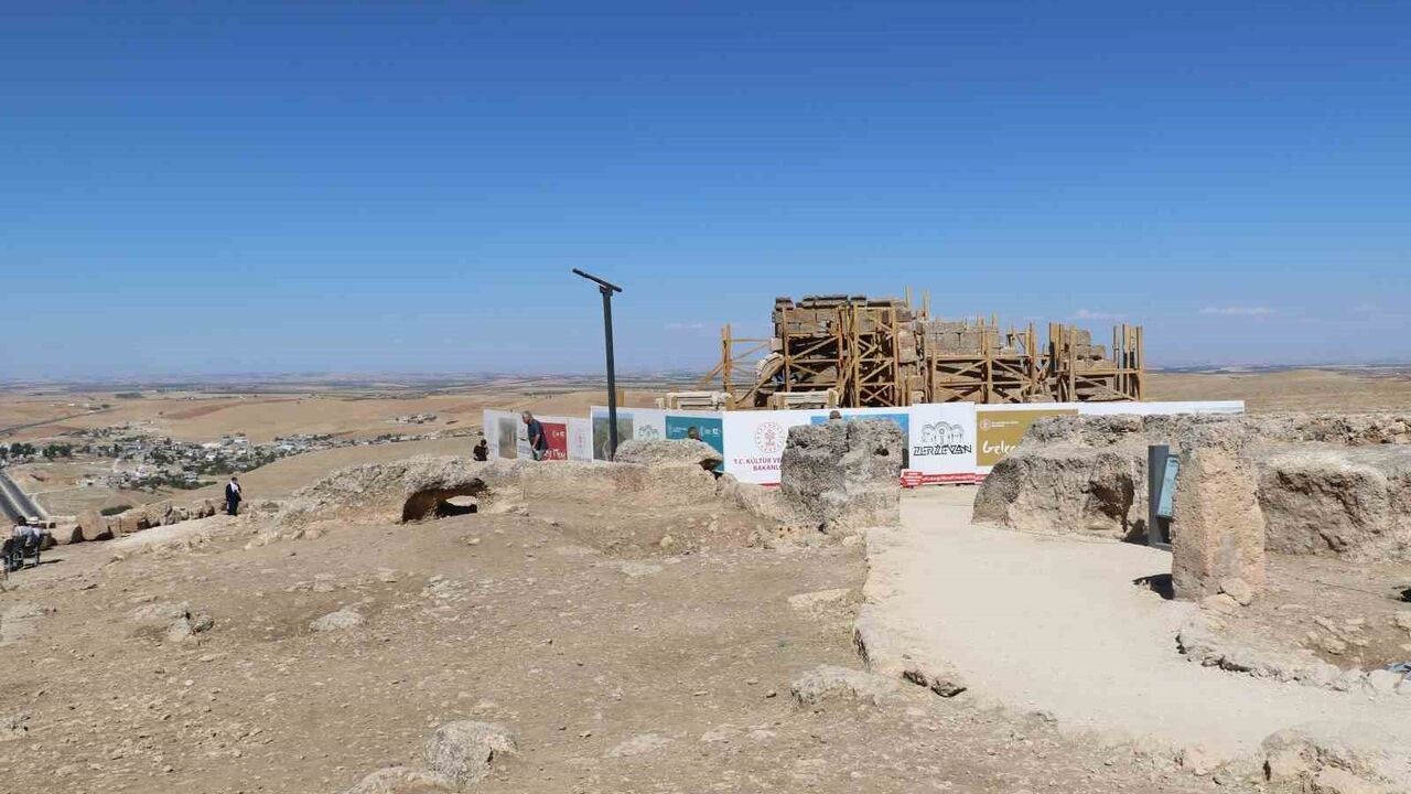 Zerzevan Kalesi'ni Yılda 400 Bin Kişi Ziyaret Etti: Kazılar ve Turizm Hedefleri
