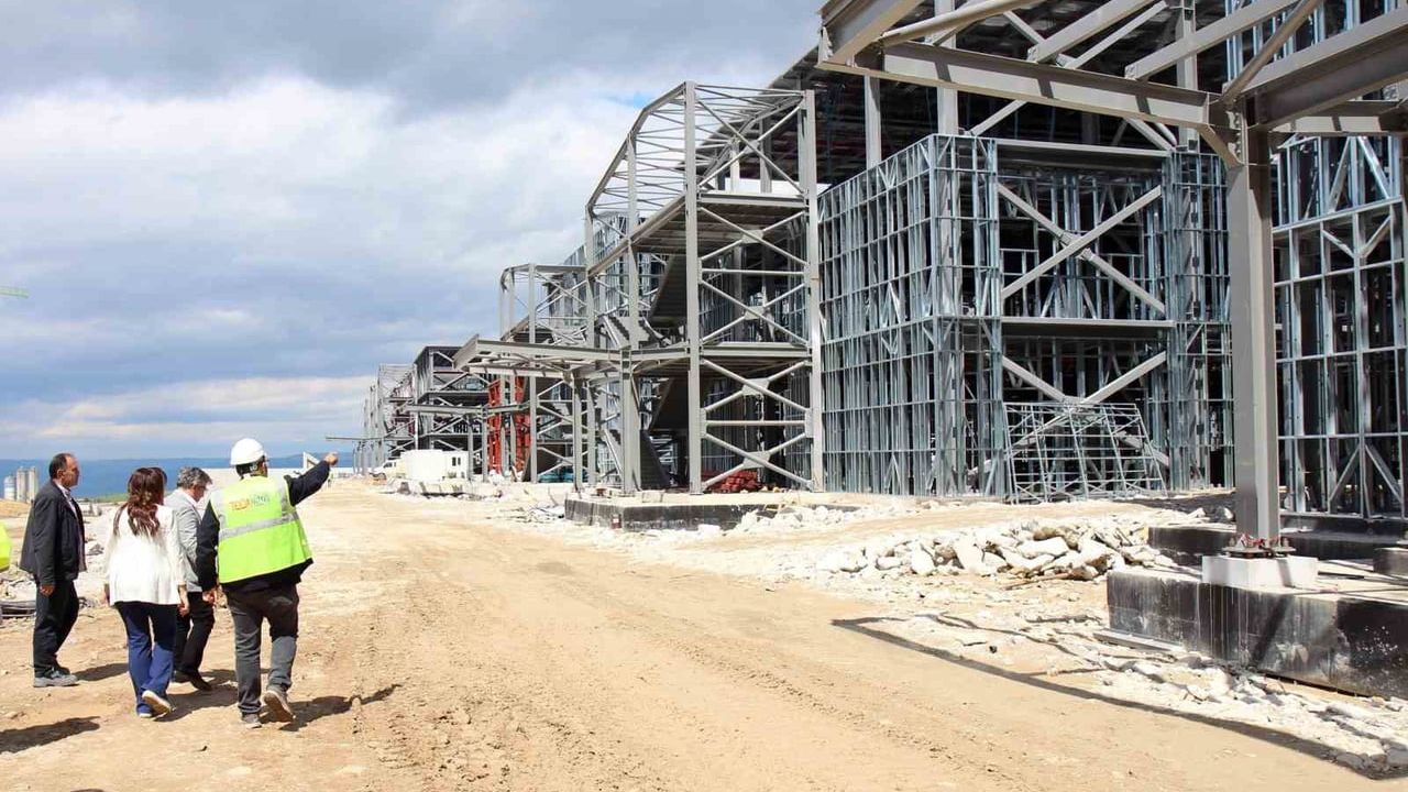 Zeybekci: 500 yataklı Denizli Acil Durum Hastanesine su bağlanmadığını iddia etti