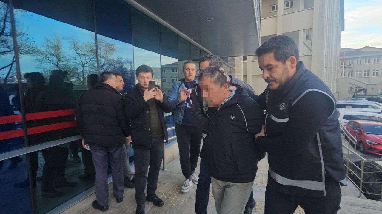 Zonguldak'ta dini duyguları istismar iddiasıyla 70 yaşındaki R.E. adliyeye sevk edildi