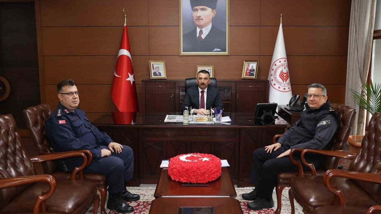 Zonguldak'ta Haftalık Asayiş ve Güvenlik Toplantısı Vali Osman Hacıbektaşoğlu Başkanlığında Yapıldı