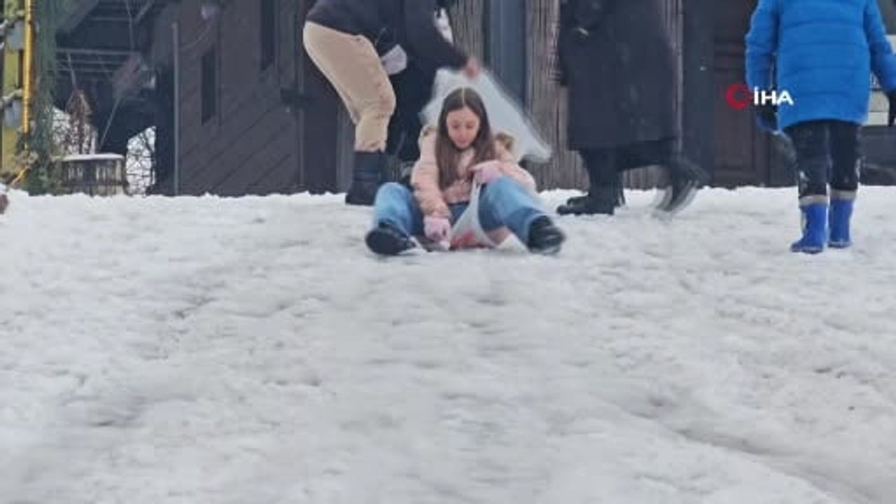 Zonguldak'ta kar yağışı: Uyarıların ardından ulaşım çalışmaları ve çocukların eğlencesi