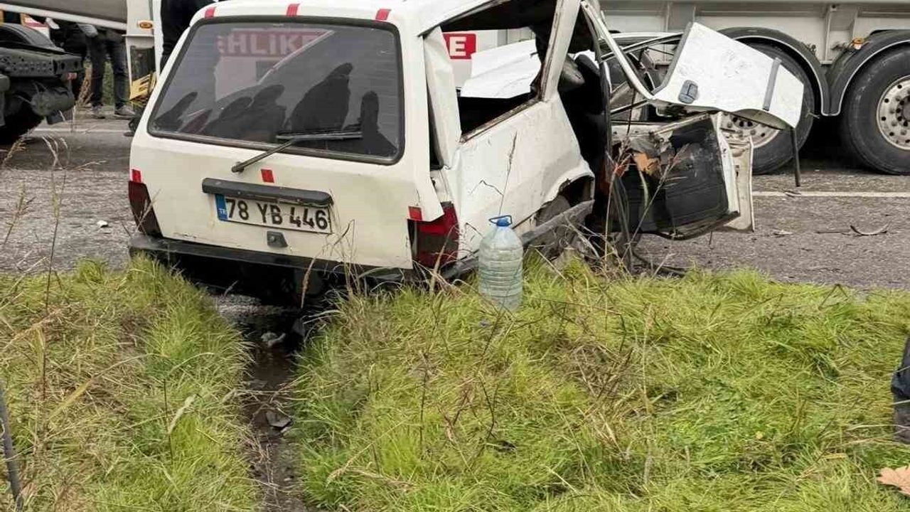Zonguldak'ta otomobilin çakıl yüklü kamyona çarpması: ölü sayısı 2'ye yükseldi