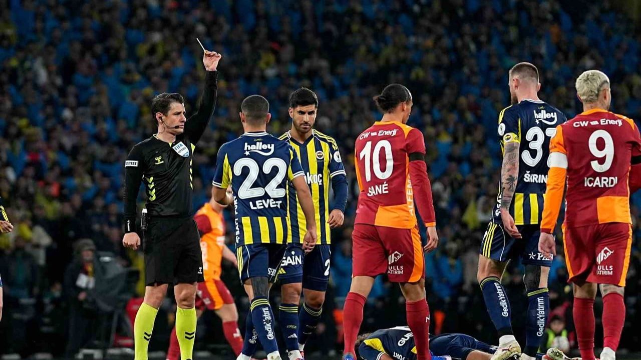 2025 Turkcell Süper Kupa: Galatasaray 0-1 Fenerbahçe — İlk Yarı Özeti
