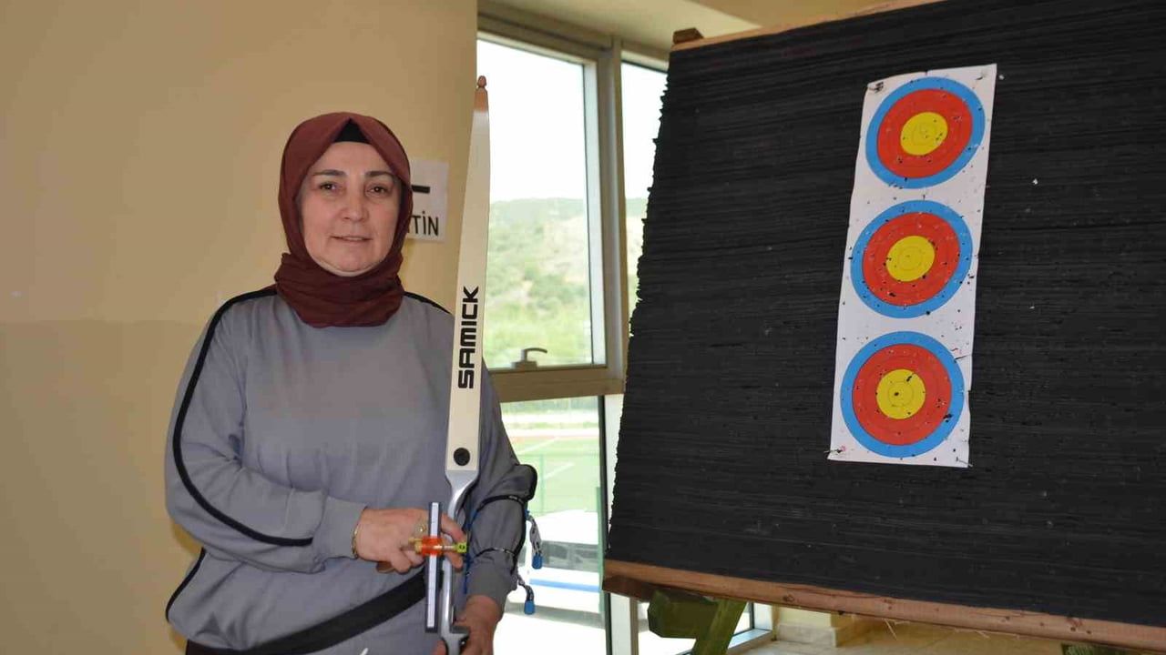 48 yaşında okçuluğa başladı: Şefika Turgut, Bilecik'i uluslararası müsabakada temsil etmeyi hedefliyor