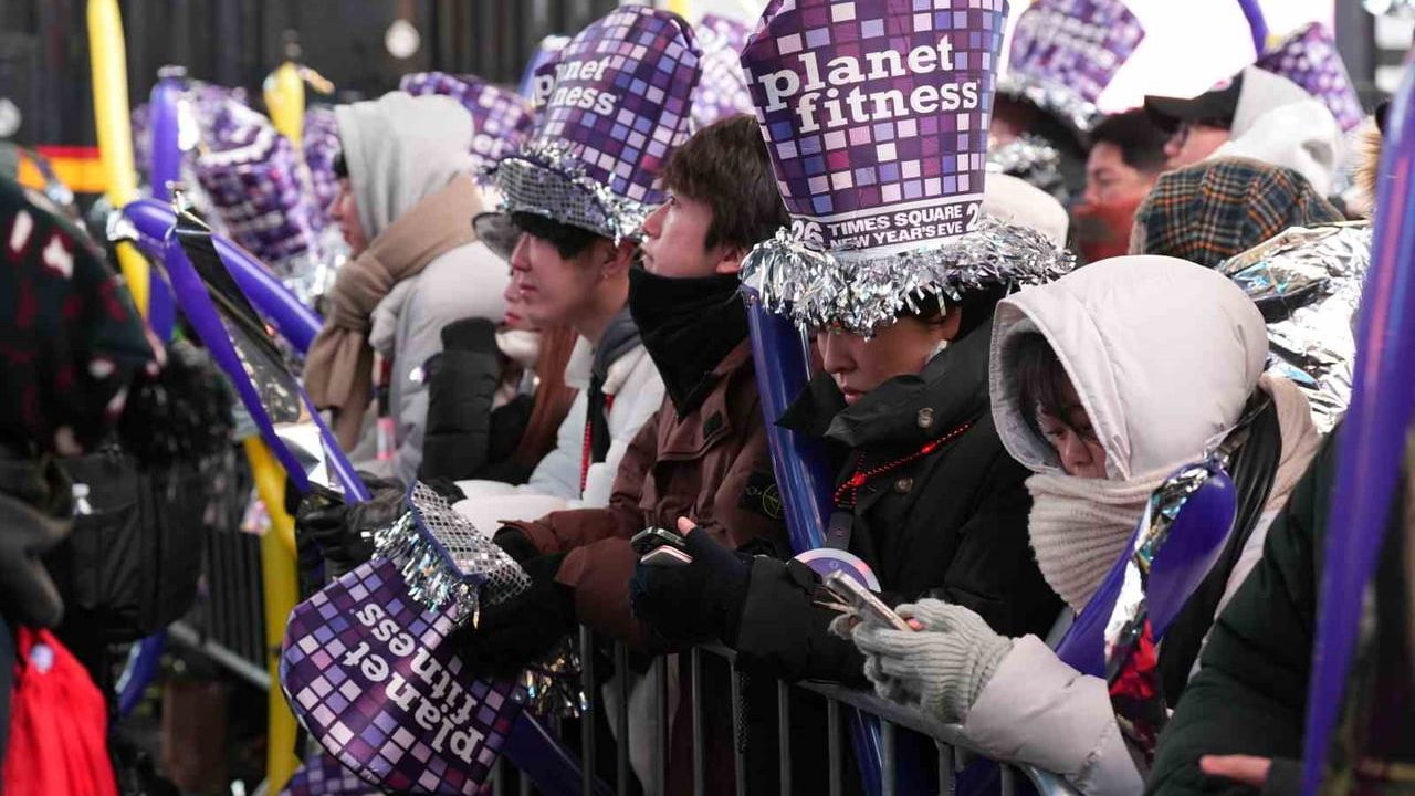 ABD'de Yeni Yıl: Times Meydanı'nda Yaklaşık 1 Milyon Kişi ve Yoğun Güvenlik Önlemleri