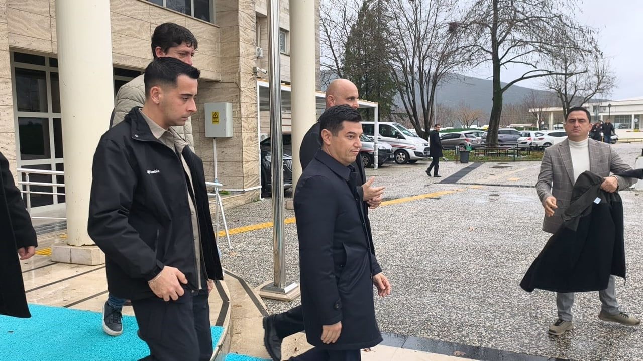 Acar Ünlü'nün 19 Mart 2025 protestosuna ilişkin iki davasında karar ertelendi