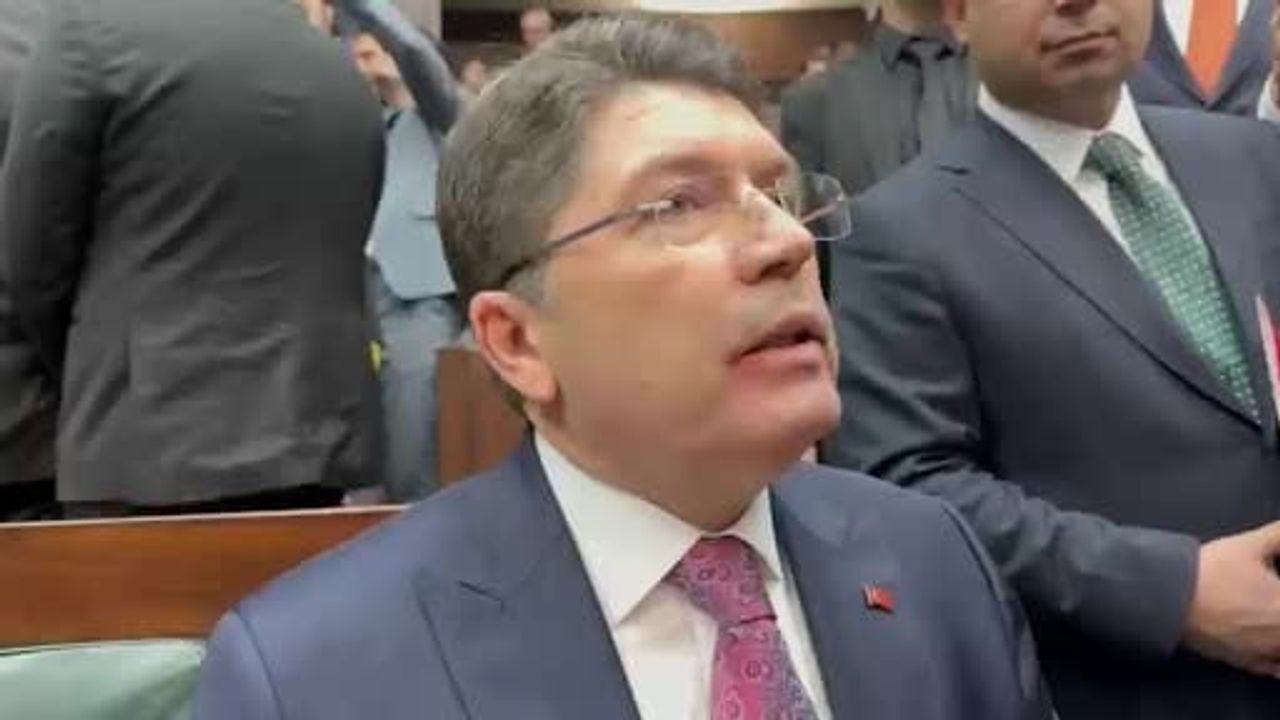 Adalet Bakanı Yılmaz Tunç: Bayrak indirme olayıyla ilgili 14 kişi gözaltına alındı