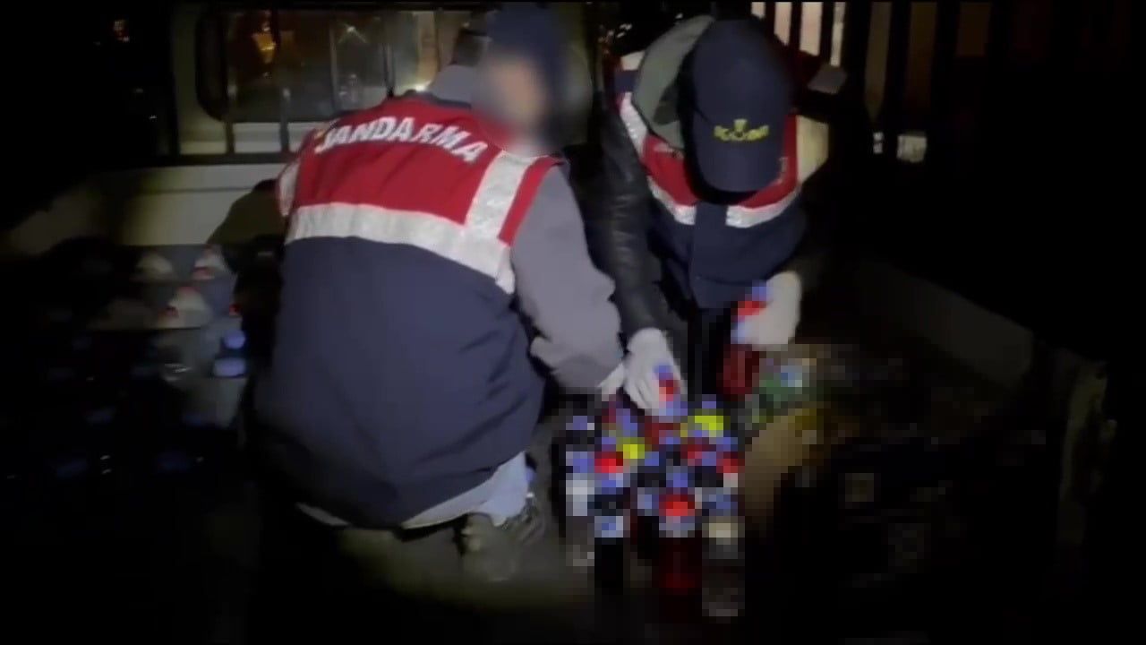 Adana'da 2 bin 495 litre sahte alkol ele geçirildi; bir kişi tutuklandı