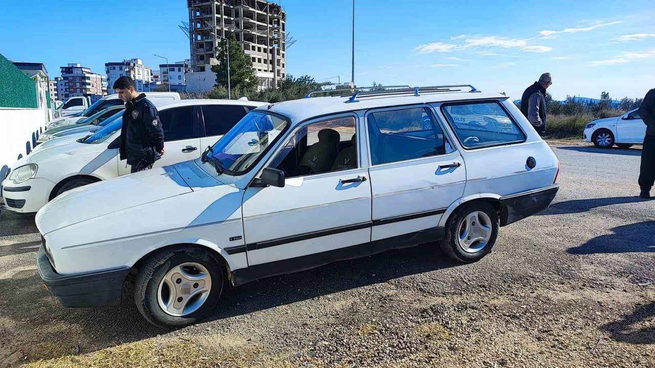 Adana'da aynı otomobil bir yıl arayla üç kez hırsızların hedefi oldu