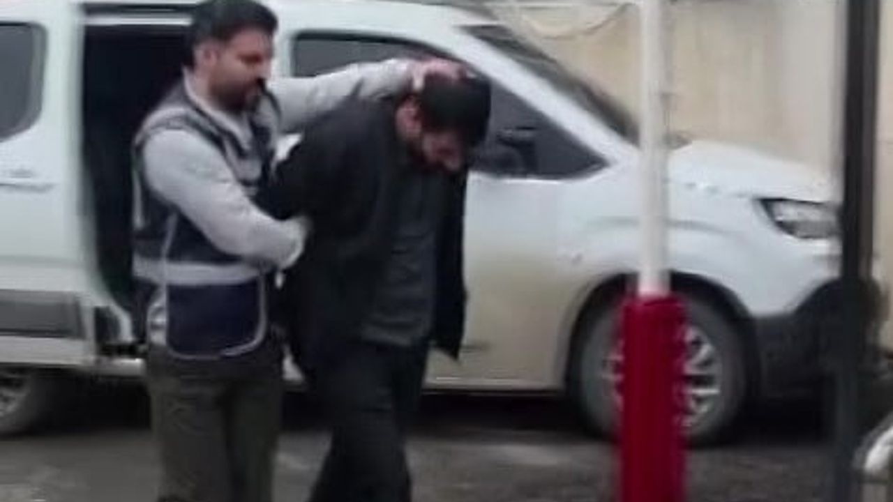 Adana'da boşanma aşamasındaki eşinin evine zarar verdiği iddia edilen kişi adliyeye sevk edildi