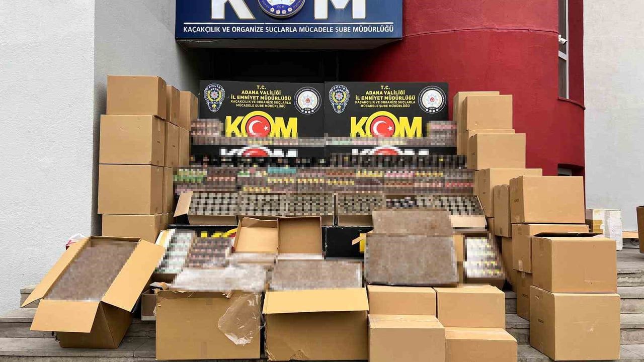 Adana'da depoda 400 bin makaron ve 300 bin kaçak sigara ele geçirildi: 2 kişi tutuklandı