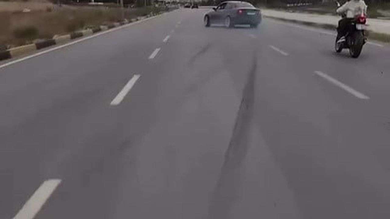 Adana'da drift yapan lüks otomobile 58 bin 217 lira ceza, sürücünün ehliyetine 2 ay el konuldu