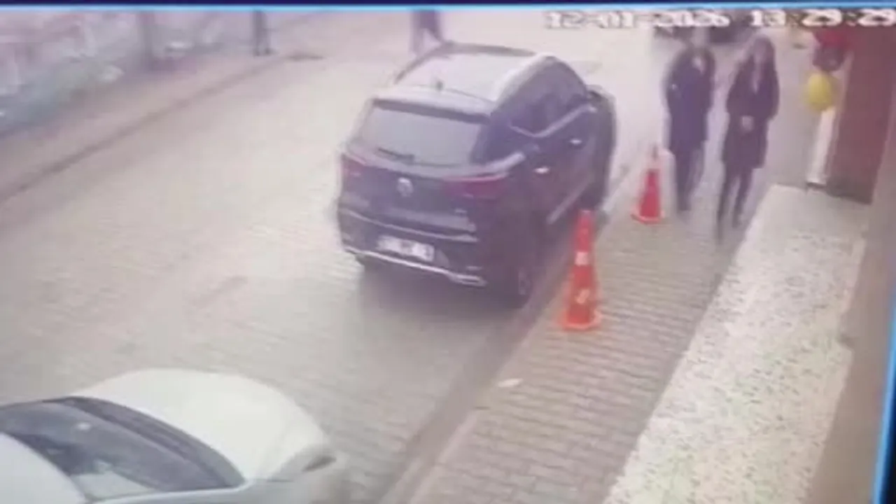 Adana'da İlkokul Önünde Öğretmene Silahlı Saldırı: Şüphelinin 20 Suç Kaydı Bulundu