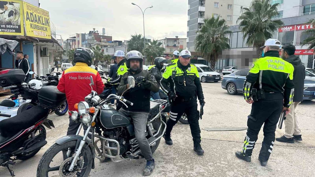 Adana'da motosiklet denetimi: 845 kontrol, 228 sürücüye 1 milyon 283 bin 338 TL ceza