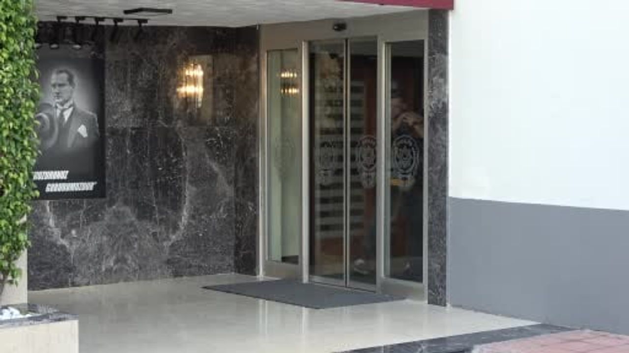 Adana'da öğretmene silahlı saldırı: 20 suç kaydı bulunan veli gözaltına alındı