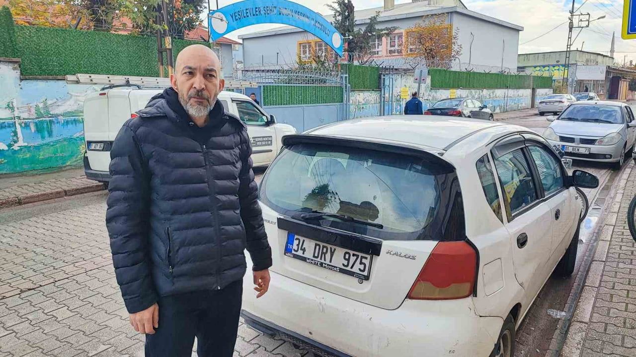 Adana'da okul önünde öğretmene saldırı: Yumruk ve ateş anları kamerada