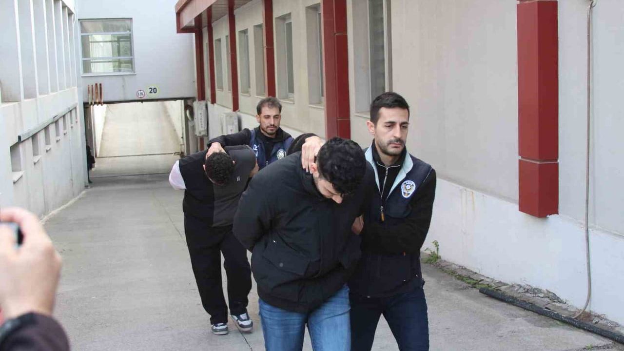 Adana'da 'Sazan sarmalı' dolandırıcılık şebekesi çökertildi: 7 tutuklu